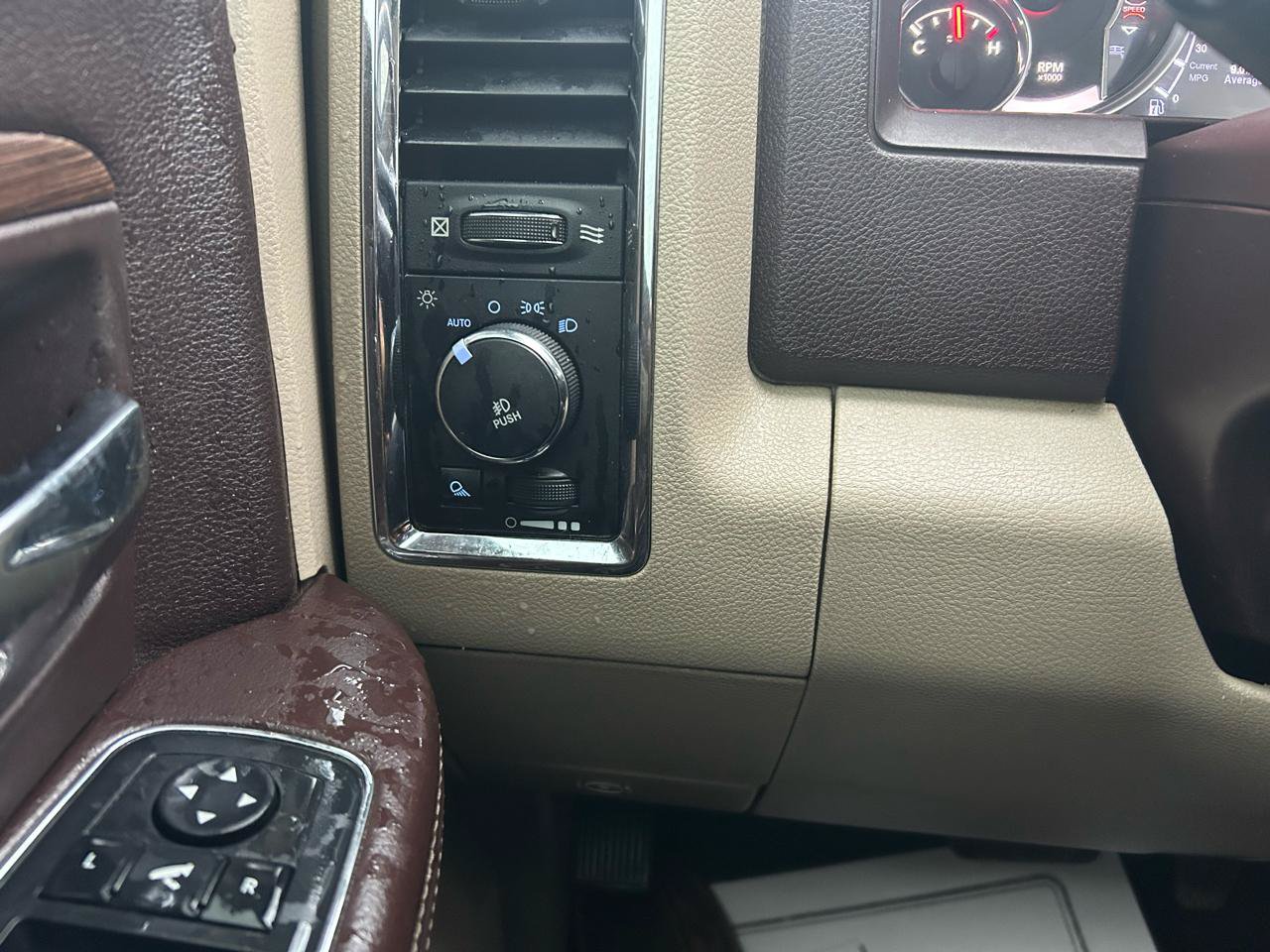 Used 2013 RAM 1500 Laramie w/ Convenience Group AWD/4WD image 28