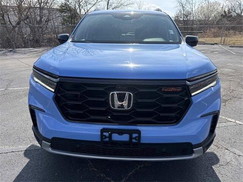 Used 2025 Honda Pilot TrailSport image 2