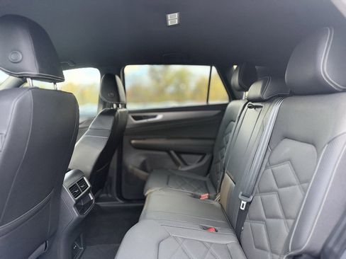 Used 2025 Volkswagen Atlas Cross Sport SE image 22