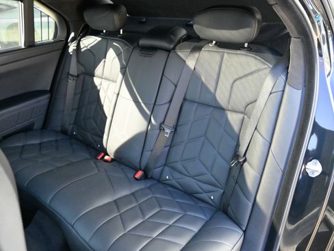 Used 2023 BMW 760i xDrive w/ Executive Package image 37