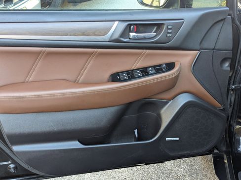 Used 2018 Subaru Outback 3.6R Touring w/ Popular Package #3 image 11