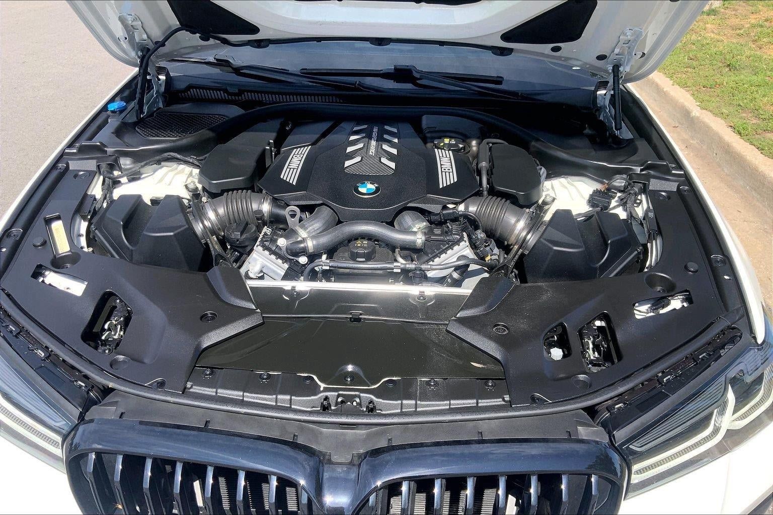 Used 2023 BMW M550i xDrive w/ Parking Assistance Package AWD/4WD image 10