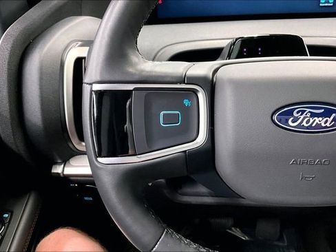 Used 2025 Ford Expedition Active AWD/4WD image 27