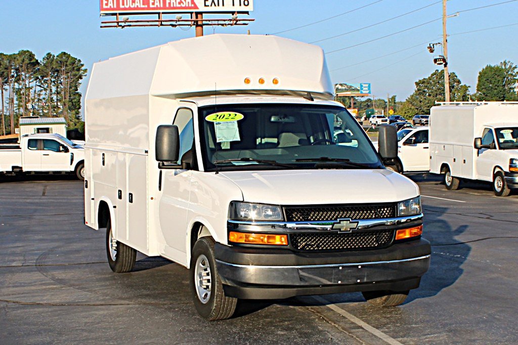 Used 2022 Chevrolet Express 3500 w/ Power Convenience Package RWD image 3