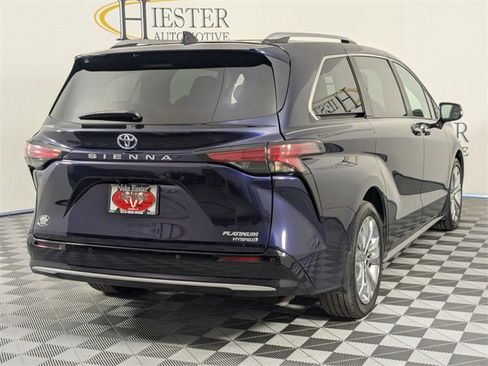 Used 2024 Toyota Sienna Platinum image 7