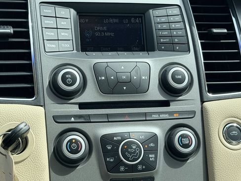 Used 2016 Ford Taurus SEL FWD image 16