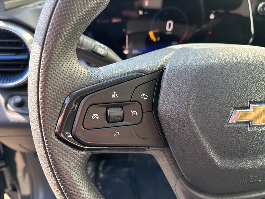 Used 2025 Chevrolet Trax LT FWD image 14