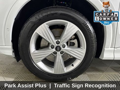 Used 2024 Audi Q4 e-tron Prestige image 32