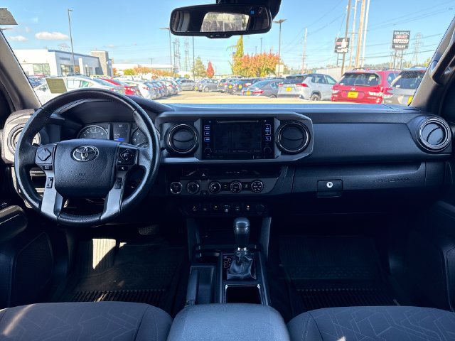 Used 2018 Toyota Tacoma TRD Sport w/ Technology Package AWD/4WD image 11