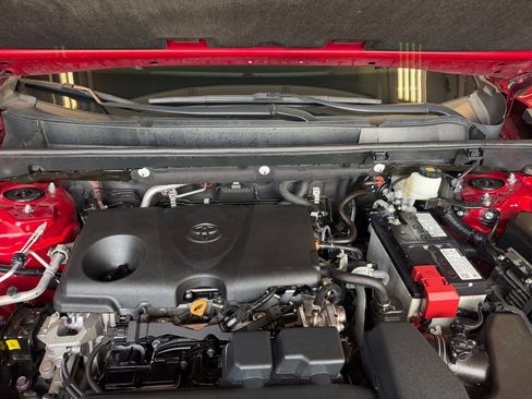 Used 2022 Toyota RAV4 XLE w/ Convenience Package FWD image 20