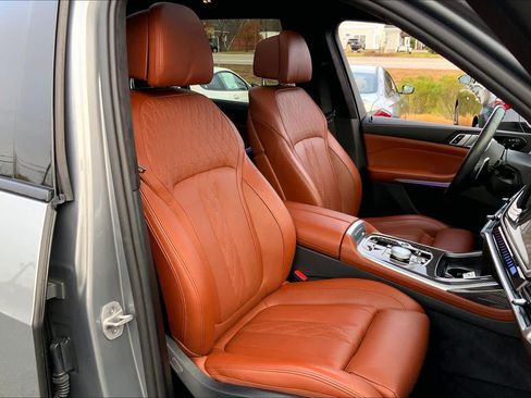 Certified 2025 BMW X7 M60i image 8