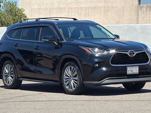 Used 2021 Toyota Highlander Platinum FWD image 5