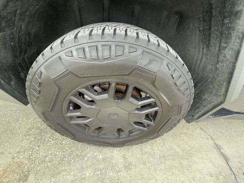 Used 2024 Tesla Cybertruck AWD Crew Cab image 6