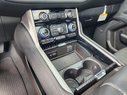 Used 2024 GMC Yukon XL Denali image 37