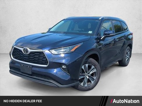 Certified 2026 Toyota Highlander XLE AWD/4WD image 1
