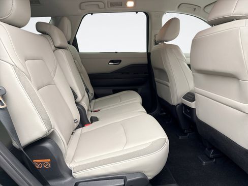 Used 2024 Nissan Pathfinder SL image 20