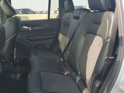 New 2025 Jeep Grand Cherokee Altitude image 14