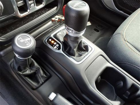 Used 2024 Jeep Gladiator Sport image 23