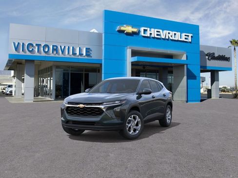 New 2026 Chevrolet Trax LS w/ LS Convenience Package FWD image 8
