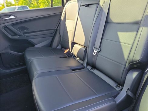 Used 2019 Volkswagen Tiguan SEL AWD/4WD image 14
