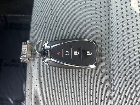 Used 2025 Chevrolet Trax LT w/ LT Convenience Package image 18