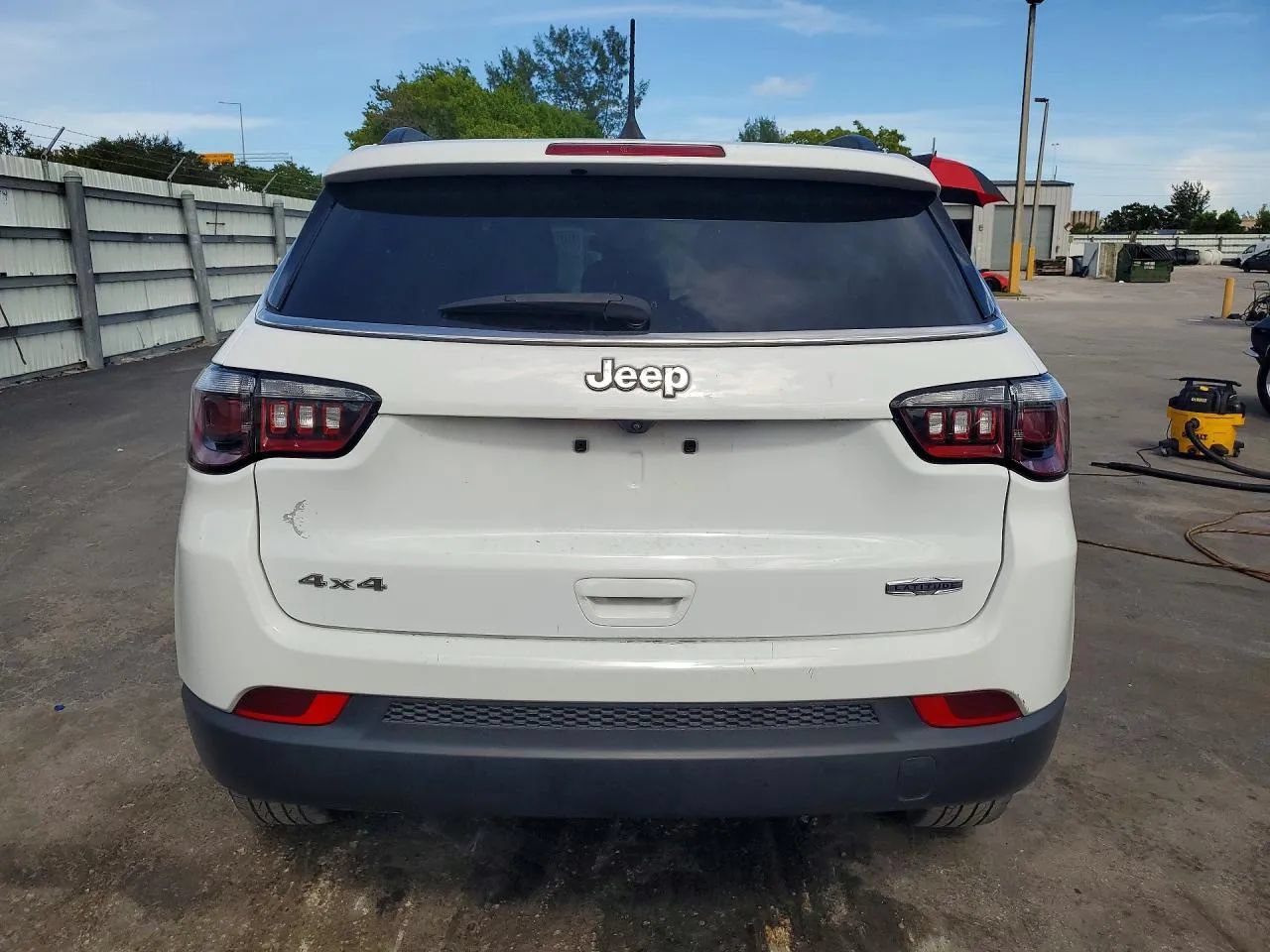 Used 2023 Jeep Compass Latitude AWD/4WD image 6