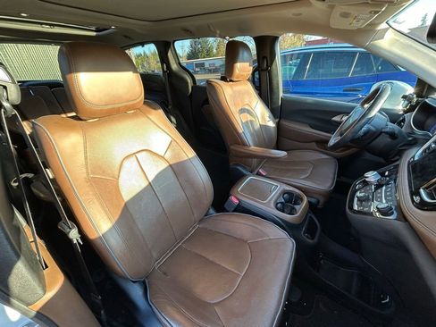 Used 2017 Chrysler Pacifica Limited w/ UConnect Theater Package image 10