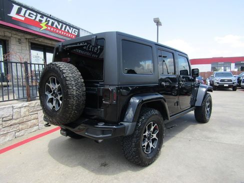 Used 2017 Jeep Wrangler Unlimited Sahara AWD/4WD image 4