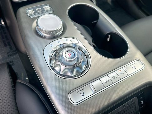 Used 2025 Genesis GV60 RWD image 17