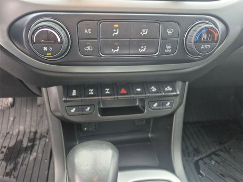 Used 2022 Chevrolet Colorado ZR2 w/ Colorado ZR2 Bison Edition image 25