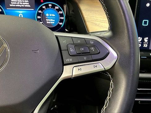 Used 2025 Volkswagen Atlas SE image 24