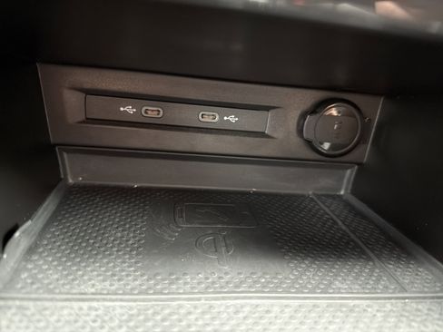 Used 2023 Volkswagen Tiguan SE R-Line image 17