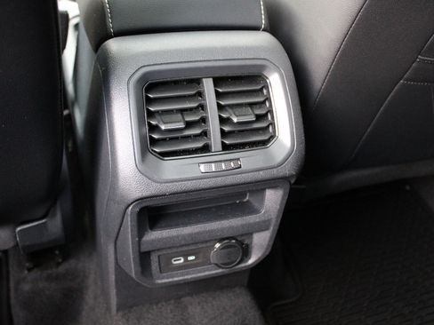 Used 2023 Volkswagen Tiguan SEL R-Line image 40