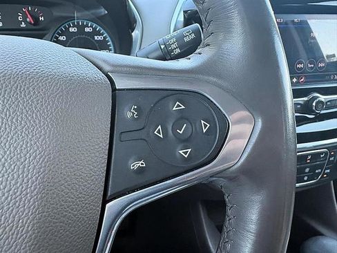 Used 2021 Chevrolet Traverse LT image 27