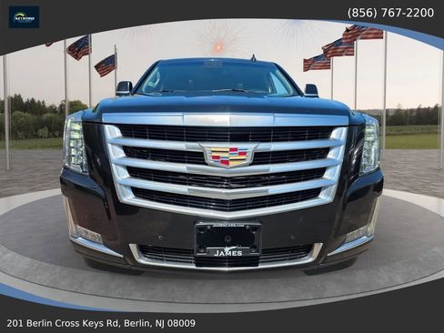 Used 2019 Cadillac Escalade Luxury AWD/4WD image 5