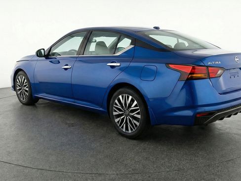 Used 2025 Nissan Altima 2.5 SV image 5