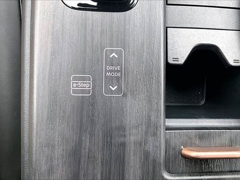 Used 2023 Nissan Ariya FWD image 16