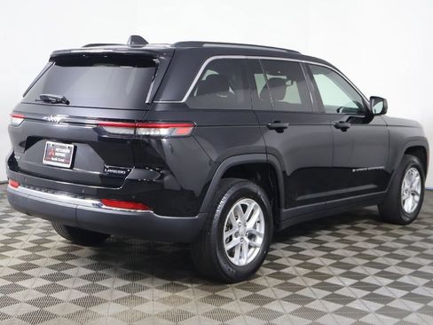 Used 2023 Jeep Grand Cherokee Laredo AWD/4WD image 9