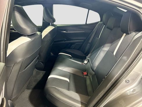 Used 2025 Toyota Camry SE w/ Convenience Package FWD image 21