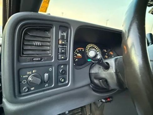 Used 2003 Chevrolet Silverado 2500 LT w/ Skid Plate Package image 21