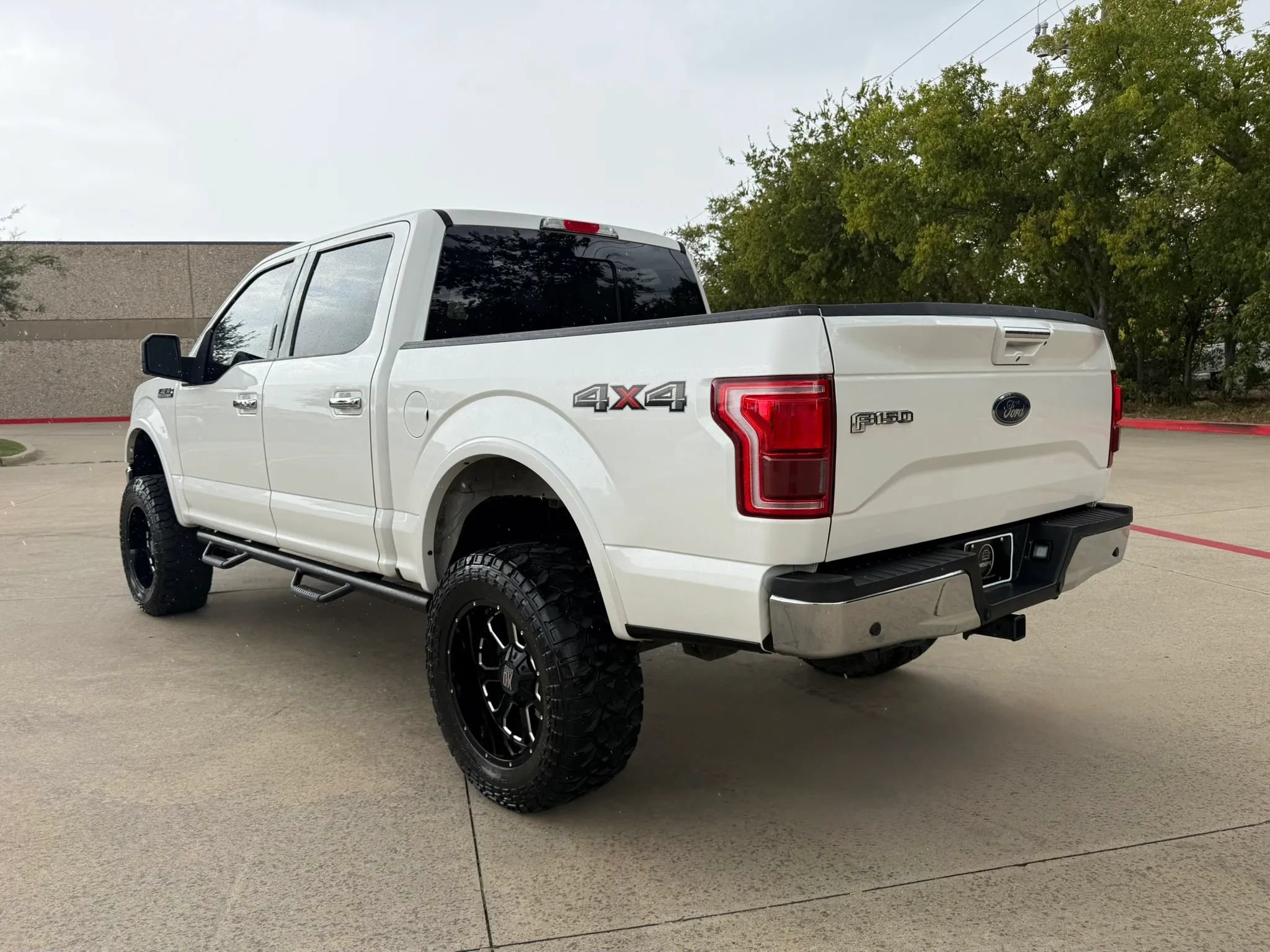 Used 2016 Ford F150 Lariat w/ Equipment Group 502A Luxury AWD/4WD image 4