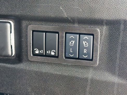 Used 2024 GMC Yukon Denali AWD/4WD image 13