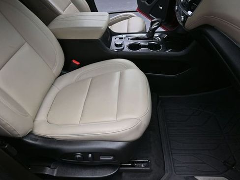 Used 2023 Chevrolet Traverse LT w/ LT Premium Package image 28