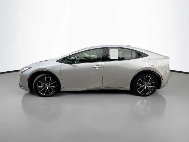 Used 2025 Toyota Prius XLE FWD image 5