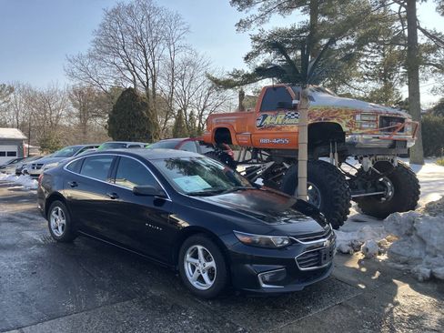 Used 2017 Chevrolet Malibu LS FWD image 2