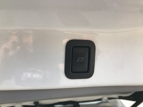 Used 2017 Toyota Highlander XLE w/ Carpet Mat Package AWD/4WD image 32