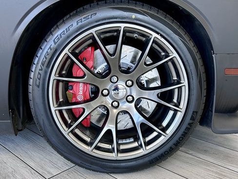 Used 2016 Dodge Challenger SRT RWD image 19