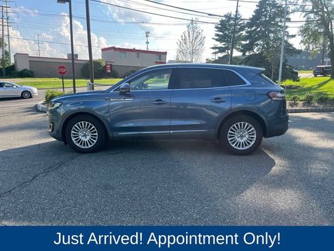 Used 2019 Lincoln Nautilus Premier AWD/4WD image 4