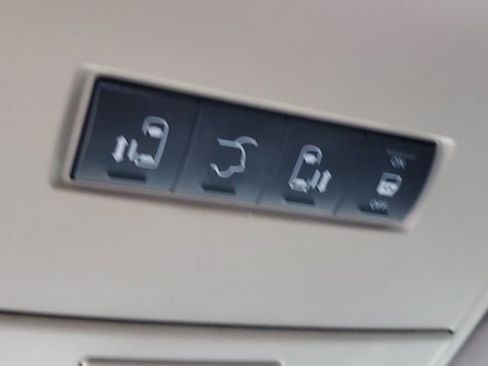 Used 2016 Chrysler Town & Country Touring image 32