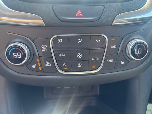 Used 2021 Chevrolet Equinox LT AWD/4WD image 24